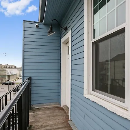 Freret Apartments Near Streetcar & Tulane-2