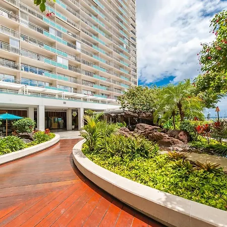 @ Marbella Lane Executive Suite, Steps To Beach-3