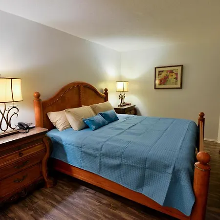 Deluxe Ocean Front One Bedroom Suite In Sandy Beach Resort-3
