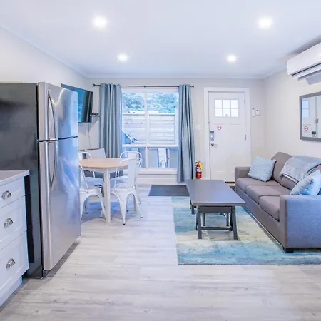 Boutique Suite #2-2