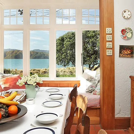 Beachfront Wellington Bed And Breakfast-2