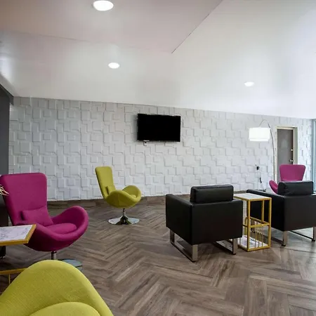 Wingate By Wyndham Bloomington-2