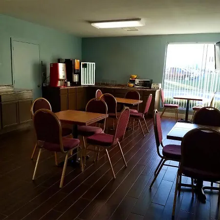 Sky-Palace Inn & Suites Wichita East-2