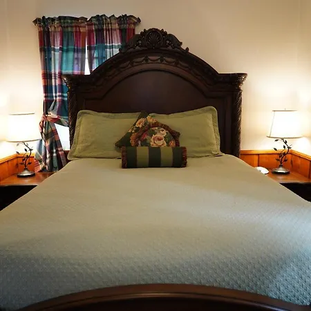 Hillcrest Suites & Cabins-3