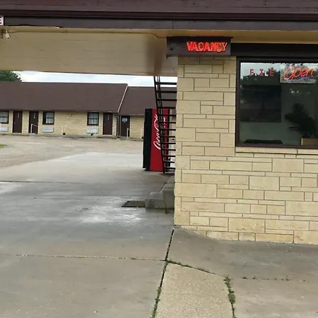 Budget Host Inn - Emporia-2