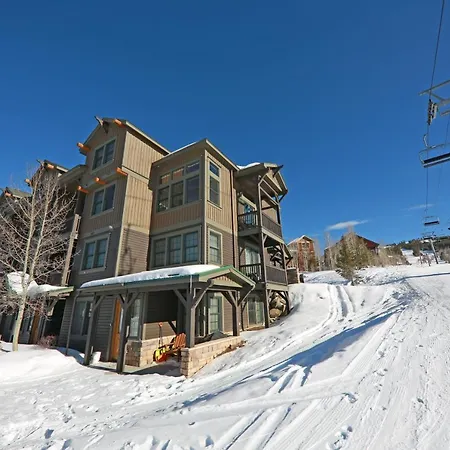 Kicking Horse Lodges 4-302-3