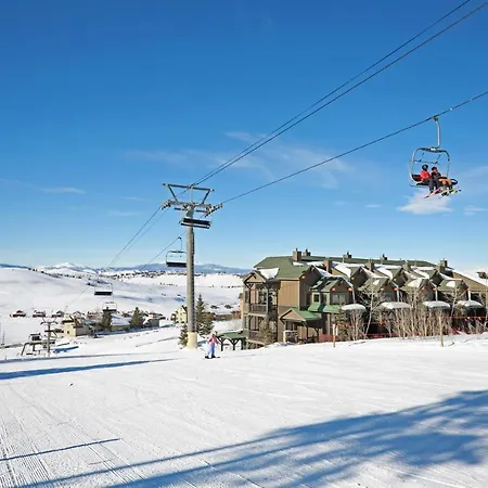 Kicking Horse Lodges 4-302-2