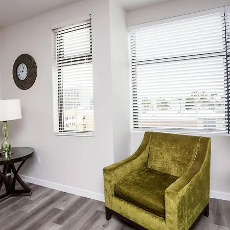 One Bedroom Apartment With Luxurious Furnitures-3