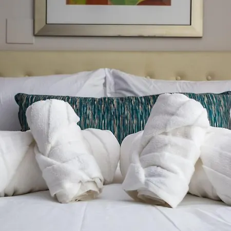 Luxurious Studio In Heart Of San Diego W Cali King-2