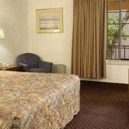 Rodeway Inn & Suites-3