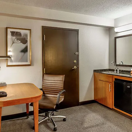 Wyndham Garden Kansas City Airport-3
