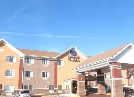 Quality Suites St. Joseph-3