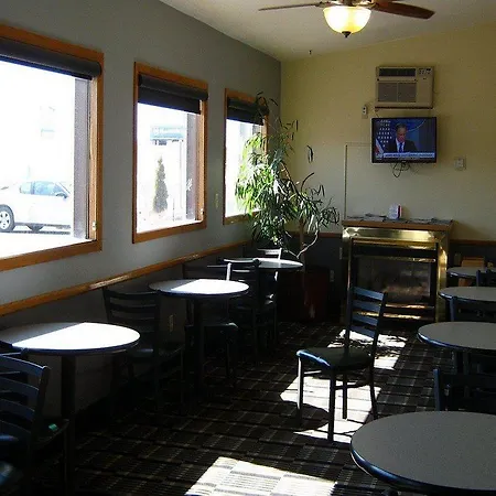 Super 8 By Wyndham Fargo/I-29/West Acres Mall-3