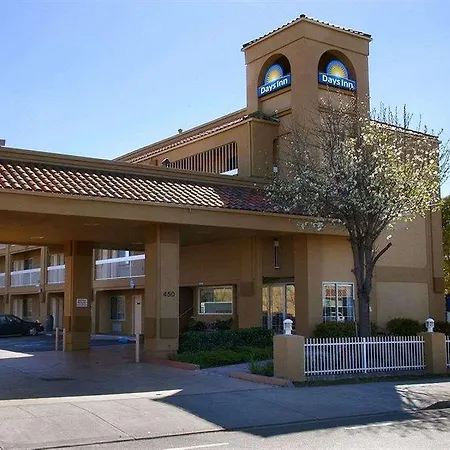 Days Inn By Wyndham Hayward Airport-3