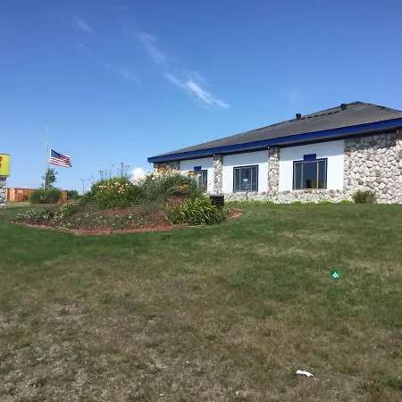 Super 8 By Wyndham Petoskey-2