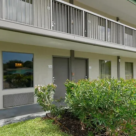 Heated Pool, Huge Tv, Waterfront Tiki Bar & Grill, Close To Beaches-2