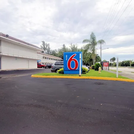 Motel 6 Dania Beach-3