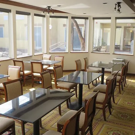 Days Inn & Suites By Wyndham Omaha Ne-3