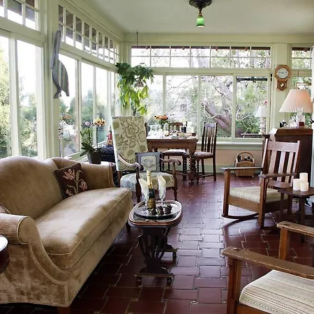 The Jabberwock Bed & Breakfast-3
