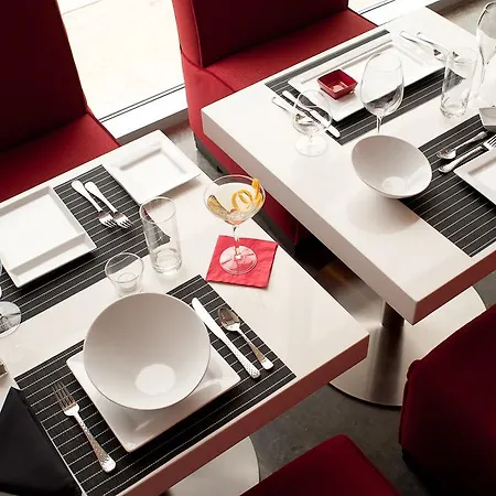 Hotelred-2