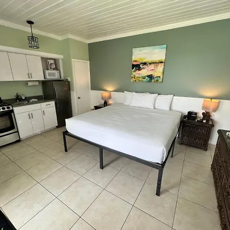 Breezy Palms Resort-3