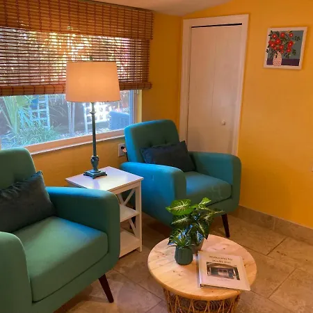 3Gulls Inn Ozona-Boutique Hotel-Steps From Restaurants & Brewery-Swimspa Pool-Pet Friendly-3