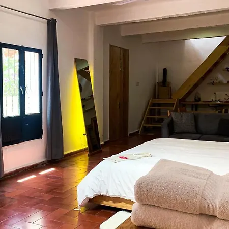 Agrado Guest House-3