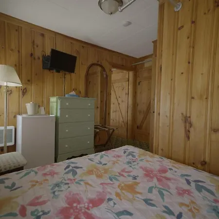 Betty Doon Motor Hotel-2