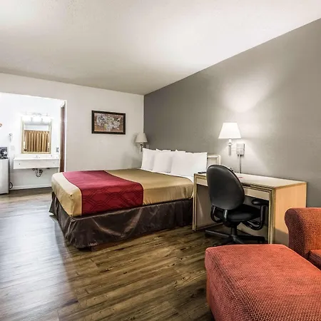 Econo Lodge Airport I-35 North-3