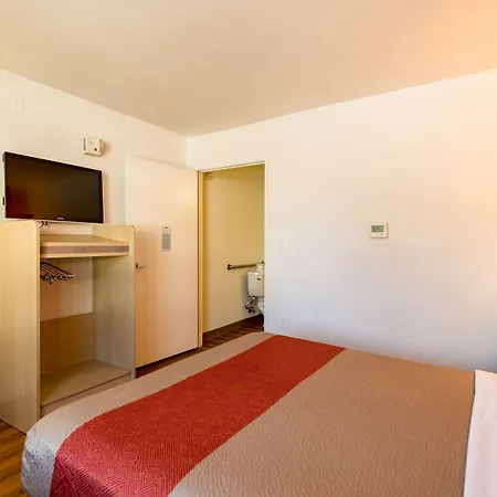 Motel 6-Reno, Nv - Virginia Plumb-2