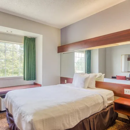 Trident Inn & Suites, Baton Rouge (Adults Only)-3