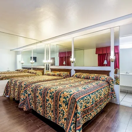 Colonial Pool & Spa Motel-2