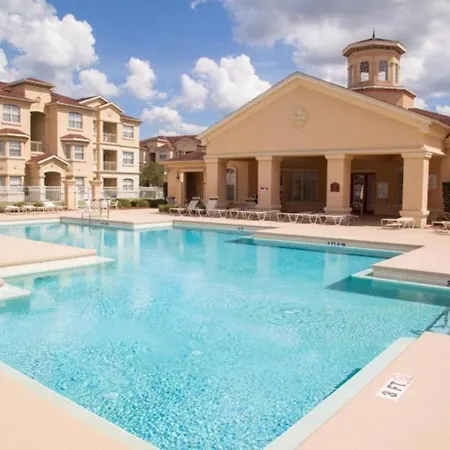 Revived Condo With Pool And 20 Minutes From Parks-3