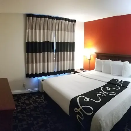 Ramada By Wyndham Oceanside-2