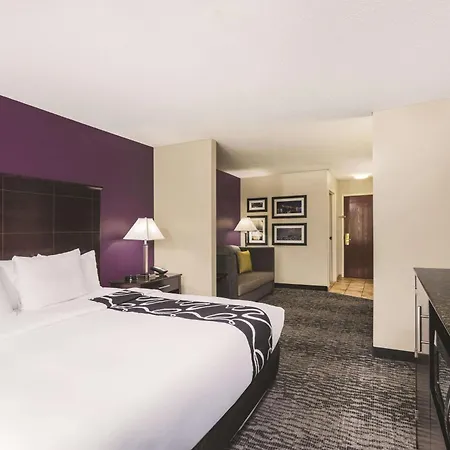 La Quinta Inn & Suites By Wyndham Louisville East-2