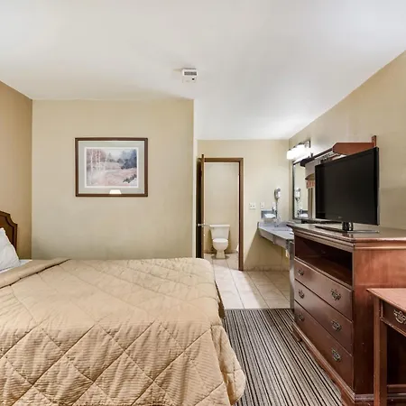 Rodeway Inn Columbus West-3