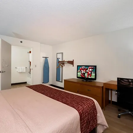 Cedar Rapids Inn-3