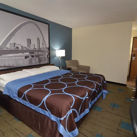 Super 8 By Wyndham Urbandale/Des Moines Area-2