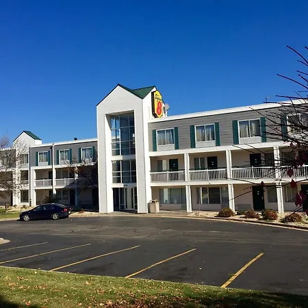 Super 8 By Wyndham Madison East-2