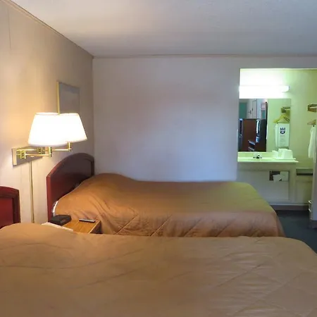 Knights Inn Canton-3
