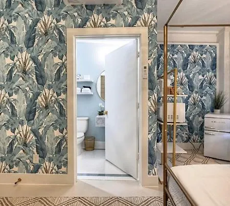 Room 5 Oleander Hotel Downtown Galveston Hotel Near Cruise Terminal & Beach-3