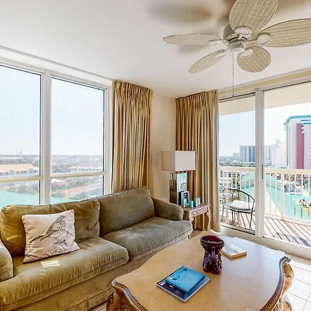 Pelican Beach Resort 818-3