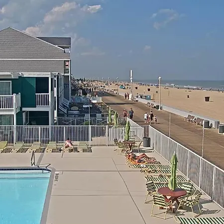 Fish Tales Boardwalk Inn & Ocean Mecca Motel-3