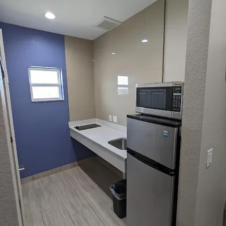 Holiday Inn Motel-2