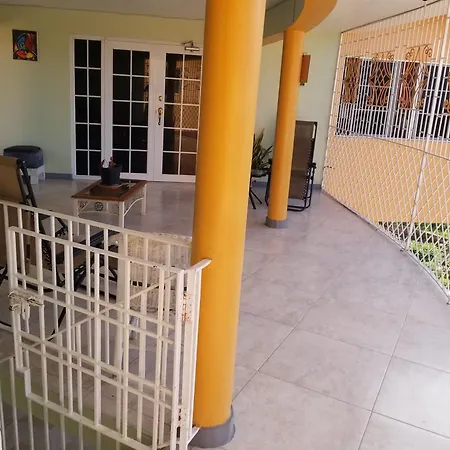 Chaudhry House Montego Bays- 2Nd Floor Apt-2