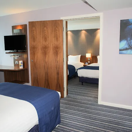 Holiday Inn Express London Heathrow T5 By Ihg-2