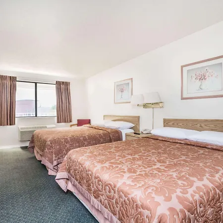 Super 8 By Wyndham Phoenix Metro North-3