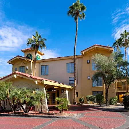 La Quinta Inn By Wyndham Phoenix Sky Harbor Airport-3