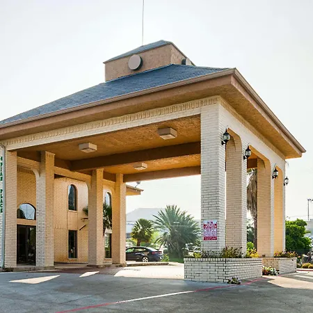 Quality Inn Near Medical Center-3