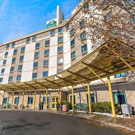 La Quinta Inn & Suites By Wyndham Boston Somerville-2